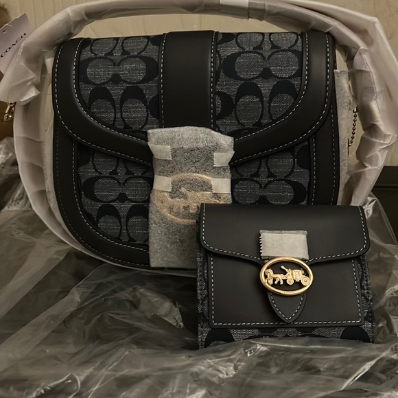 Coach crossbody bag and matching wallet - Picture 3 of 9